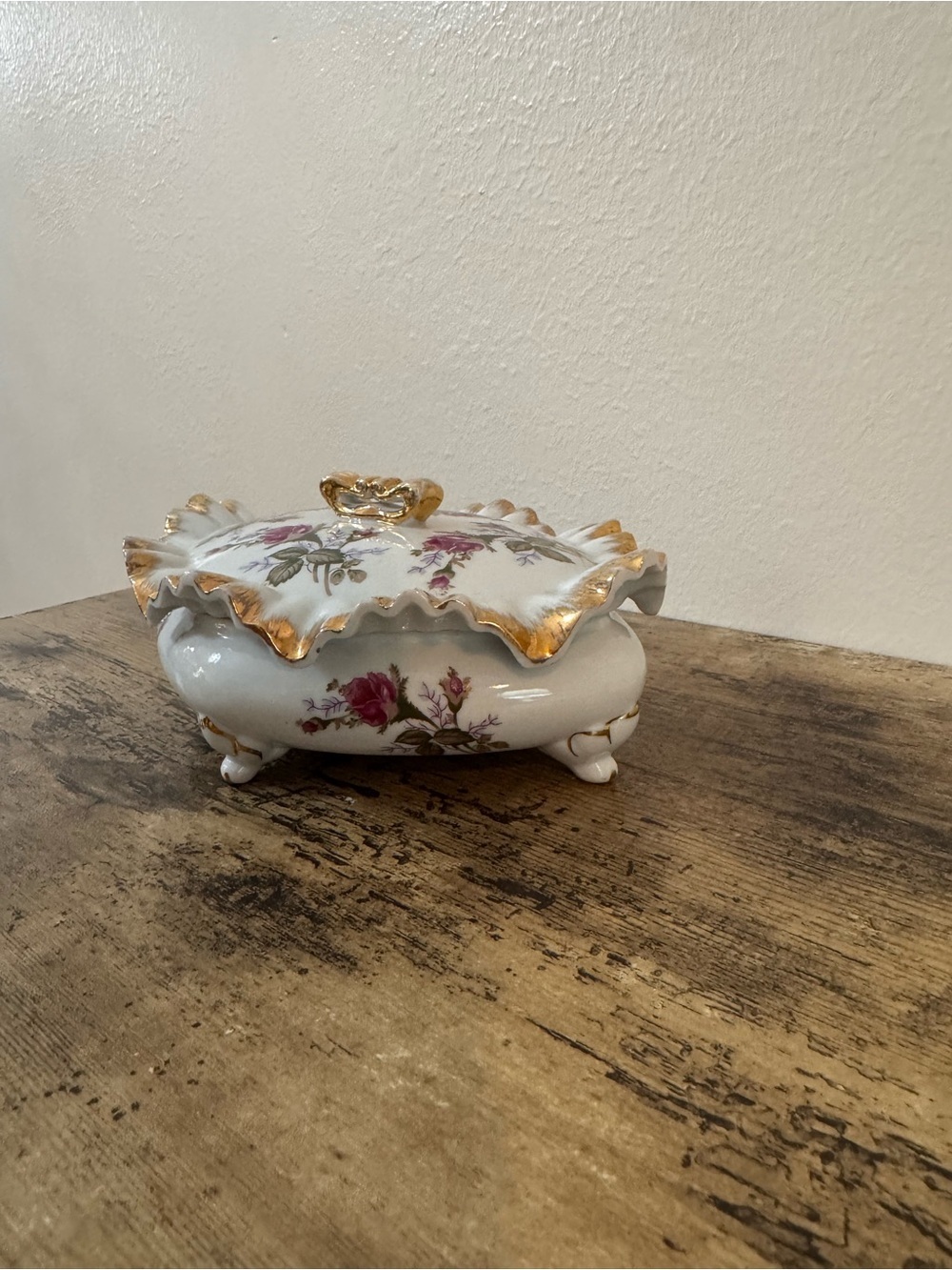 Vintage Porcelain Rose Trinket Box with Lid & Gold Trim - Picture 5 of 9